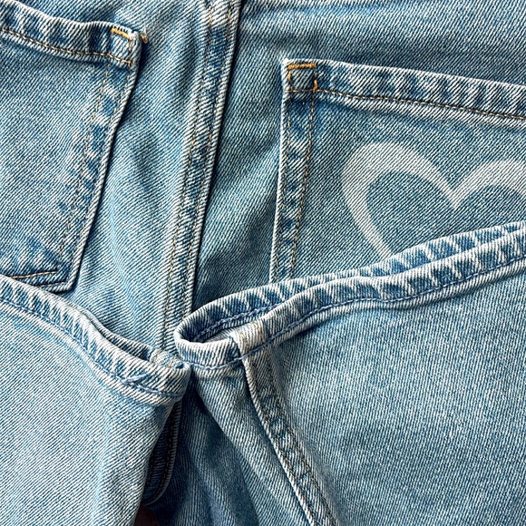 Hollister Ultra High-Rise Dad Jean - Picture 7 of 7